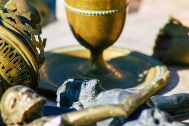 Reims France 27 Şubat 2021 Coronavirus salgını sırasında Fransa 'da bit pazarında satılan eski dekoratif eşyalar