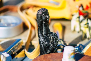 Reims France 27 Şubat 2021 Coronavirus salgını sırasında Fransa 'da bit pazarında satılan eski dekoratif eşyalar