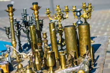 Reims France 27 Şubat 2021 Coronavirus salgını sırasında Fransa 'da bit pazarında satılan eski dekoratif eşyalar