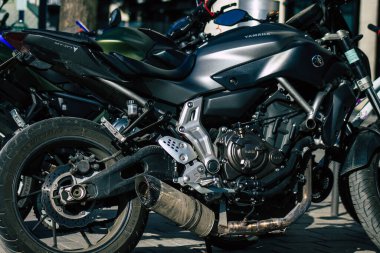 Reims France 27 Şubat 2021 Metropolitan Bölgesi şehir merkezinin caddelerine park etmiş bir motosiklet.