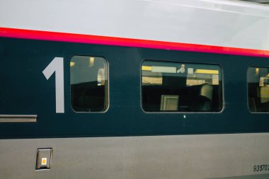 Coronavirus salgınının Fransa 'yı vurduğu 27 Şubat 2021' de Reims şehir merkezindeki Merkez İstasyonu 'nda Fransa' yı ele geçirdi.