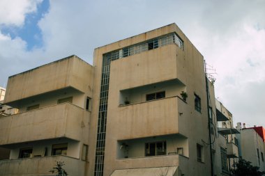 Tel Aviv İsrail 2 Mart 2021 Coronavirus salgını sırasında Tel Aviv sokaklarında bulunan bir binanın cephesi İsrail 'i vurdu.