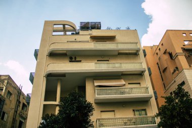 Tel Aviv İsrail 2 Mart 2021 Coronavirus salgını sırasında Tel Aviv sokaklarında bulunan bir binanın cephesi İsrail 'i vurdu.