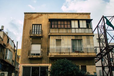 Tel Aviv İsrail 2 Mart 2021 Coronavirus salgını sırasında Tel Aviv sokaklarında bulunan bir binanın cephesi İsrail 'i vurdu.