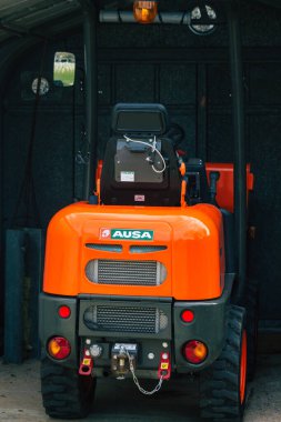 Reims 'deki bir kamu bahçesinde bahçıvanlık yapmak için kullanılan Fransa 3 Mart 2021' de