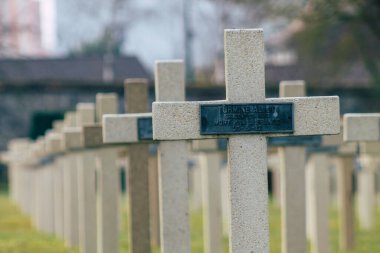 Reims Fransa 3 Mart 2021 I. Dünya Savaşı 'ndan ölen askerlerin mezarları Fransa' daki Reims mezarlığının askeri meydanına gömüldü.