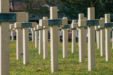 Reims Fransa 3 Mart 2021 I. Dünya Savaşı 'ndan ölen askerlerin mezarları Fransa' daki Reims mezarlığının askeri meydanına gömüldü.
