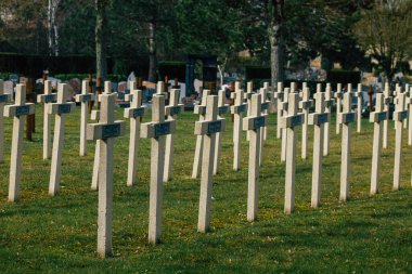 Reims Fransa 3 Mart 2021 I. Dünya Savaşı 'ndan ölen askerlerin mezarları Fransa' daki Reims mezarlığının askeri meydanına gömüldü.