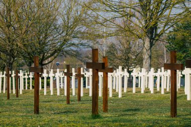 Reims Fransa 3 Mart 2021 I. Dünya Savaşı 'ndan ölen askerlerin mezarları Fransa' daki Reims mezarlığının askeri meydanına gömüldü.