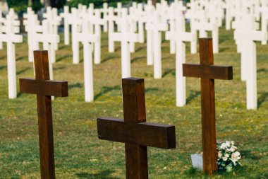 Reims Fransa 3 Mart 2021 I. Dünya Savaşı 'ndan ölen askerlerin mezarları Fransa' daki Reims mezarlığının askeri meydanına gömüldü.