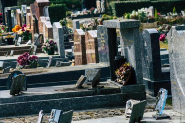 Reims Fransa 3 Mart 2021 Coronavirus salgını sırasında Fransa 'da Reims şehrinin mezarlığına gömülen vatandaşların mezarı.