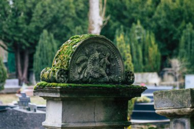 Reims France 04 Mart 2021 Kuzey Mezarlığı, 18. yüzyılın sonunda inşa edilmiş ve kentte kendilerini öne çıkaran vatandaşların çoğu kalıntıları içerir.