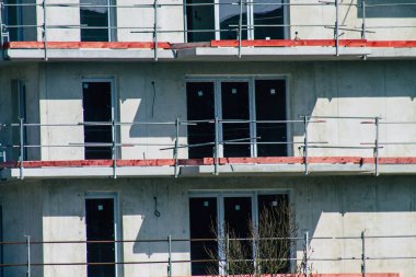 Reims, Fransa 8 Mart 2021 'de Fransa' yı etkileyen koronavirüs salgını sırasında Reims 'de bulunan yeni bir binanın şantiyesini inşa etti.