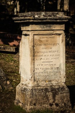 Reims şehrinin eski mezarlığına 20 Mart 2021 'de Fransa' yı toprağa verdi.