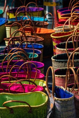 Reims France 20 Mart 2021 Coronavirus salgını sırasında Fransa 'da bit pazarında satılan el yapımı hasır sepetler.