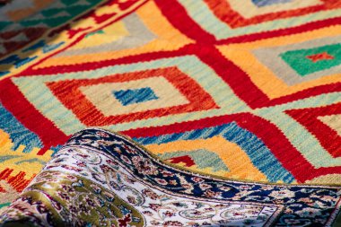 Reims France 20 Mart 2021 Coronavirus salgını sırasında Fransa 'daki bit pazarında bulunan el yapımı doğu halıları.