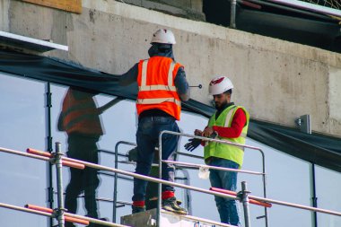 Reims 'deki koronavirüs salgını sırasında Fransa' yı etkileyen yeni bir binanın inşaatı için 23 Mart 2021 'de Fransa' ya gitti.