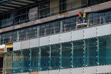 Reims 'deki koronavirüs salgını sırasında Fransa' yı etkileyen yeni bir binanın inşaatı için 23 Mart 2021 'de Fransa' ya gitti.