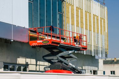 Reims 'deki koronavirüs salgını sırasında Fransa' yı etkileyen yeni bir binanın inşaatı için 23 Mart 2021 'de Fransa' ya gitti.