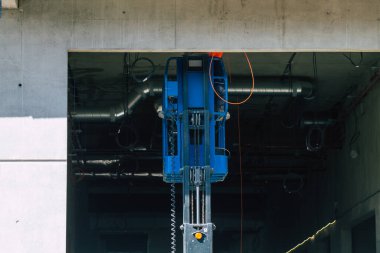 Reims 'deki koronavirüs salgını sırasında Fransa' yı etkileyen yeni bir binanın inşaatı için 23 Mart 2021 'de Fransa' ya gitti.