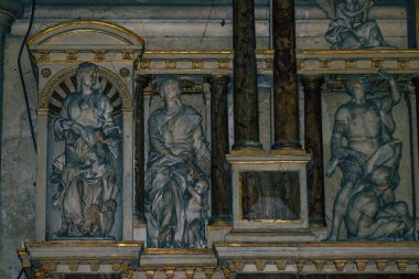 Fransa 'yı 23 Mart 2021' de Fransa 'nın Grand Est bölgesinde yer alan ve Avrupa' nın en eski şehirlerinden biri olan Notre Dame Reims Katedrali 'nin içine alır.