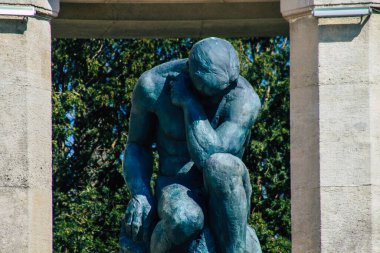 Reims, Fransa 'yı 23 Mart 2021' de, Fransa 'nın Grand Est bölgesinde bulunan ve Avrupa' nın en eski şehirlerinden biri olan Reims 'in ikinci dünya savaşındaki ölüler anıtı ilan etti.