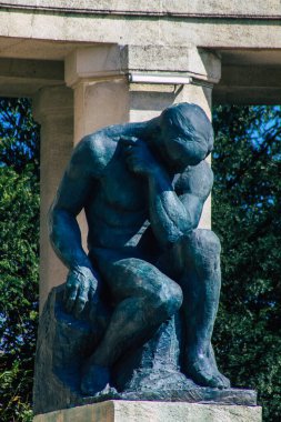 Reims, Fransa 'yı 23 Mart 2021' de, Fransa 'nın Grand Est bölgesinde bulunan ve Avrupa' nın en eski şehirlerinden biri olan Reims 'in ikinci dünya savaşındaki ölüler anıtı ilan etti.