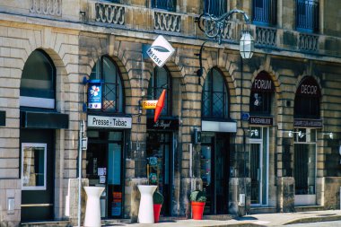 Reims 'de bulunan bir binanın cephesi, Fransa' nın Grand Est bölgesinde ve Avrupa 'nın en eski binalarından biri.