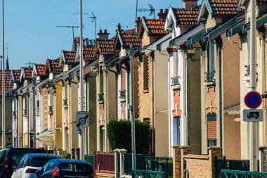 Reims 'de bulunan bir binanın cephesi, Fransa' nın Grand Est bölgesinde ve Avrupa 'nın en eski binalarından biri.
