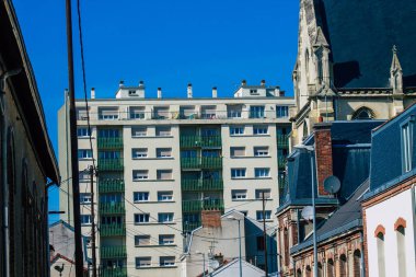 Reims 'de bulunan bir binanın cephesi, Fransa' nın Grand Est bölgesinde ve Avrupa 'nın en eski binalarından biri.