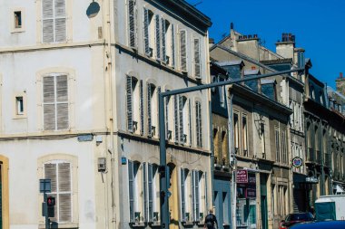 Reims 'de bulunan bir binanın cephesi, Fransa' nın Grand Est bölgesinde ve Avrupa 'nın en eski binalarından biri.