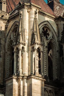 Reims France 29 Mart 2021 Notre Dame de Reims Katedrali 'nin dış cephesi, Fransa' nın Grand Est bölgesindeki tarihi bir anıt.