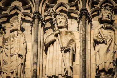 Reims France 29 Mart 2021 Notre Dame de Reims Katedrali 'nin dış cephesi, Fransa' nın Grand Est bölgesindeki tarihi bir anıt.