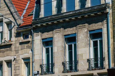 Reims 'de bulunan bir binanın cephesi, Fransa' nın Grand Est bölgesinde ve Avrupa 'nın en eski binalarından biri.