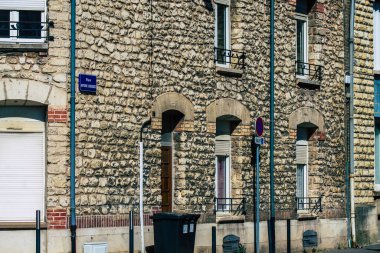 Reims 'de bulunan bir binanın cephesi, Fransa' nın Grand Est bölgesinde ve Avrupa 'nın en eski binalarından biri.