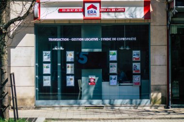 Fransa 'yı 31 Mart 2021' de Coronavirüs salgınının ardından hükümet tarafından kapatılmış ve nüfus artışını sınırlamak amacıyla Fransa 'yı etkilemiştir.