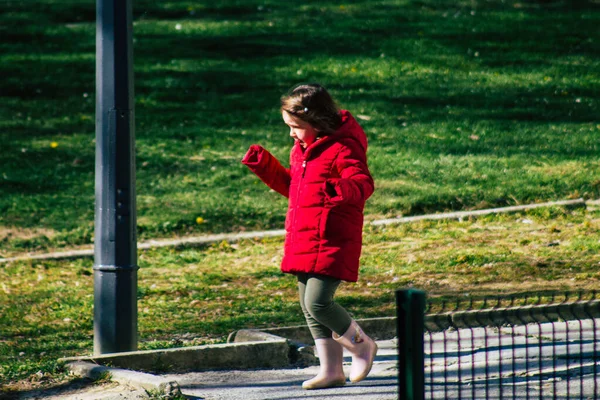 Reims France April 2021 Young Girl Playing Streets Reims Coronavirus — Stock Photo, Image