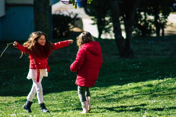 Reims Francia Aprile 2021 Giovane Ragazza Che Gioca Strade Reims — Foto Stock