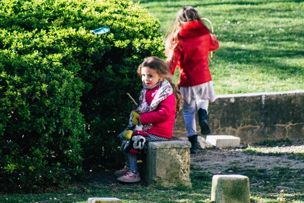 Reims Francia Aprile 2021 Giovane Ragazza Che Gioca Strade Reims — Foto Stock