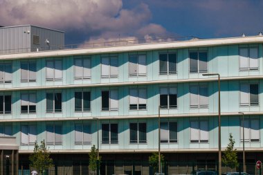 Reims France 15 Nisan 2021 Polyclinique Reims-Bezannes, tüm ticaretin aynı yerde toplandığı hastane merkezi. Radyoloji, biyoanaliz, uzman doktorlar, doktorlar ve laboratuvarlar