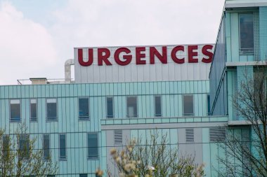 Reims France 15 Nisan 2021 Polyclinique Reims-Bezannes, tüm ticaretin aynı yerde toplandığı hastane merkezi. Radyoloji, biyoanaliz, uzman doktorlar, doktorlar ve laboratuvarlar