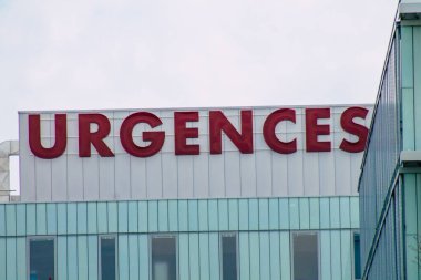 Reims France 15 Nisan 2021 Polyclinique Reims-Bezannes, tüm ticaretin aynı yerde toplandığı hastane merkezi. Radyoloji, biyoanaliz, uzman doktorlar, doktorlar ve laboratuvarlar