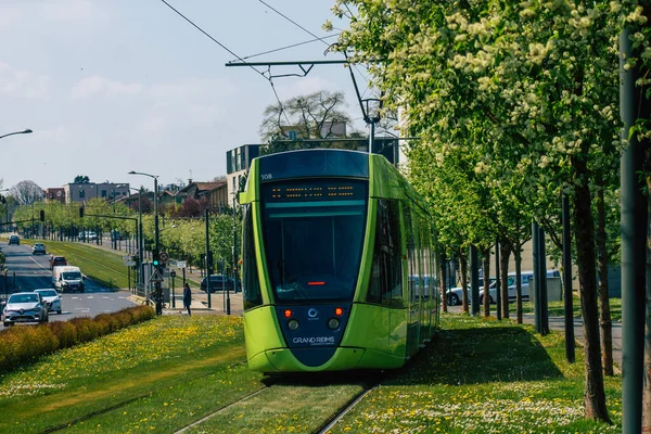 Reims Frankreich April 2021 Moderne Elektrische Straßenbahn Für Fahrgäste Die — Stockfoto