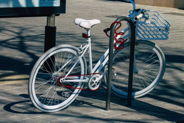 Reims França Abril 2021 Bicicleta Estacionada Nas Ruas Centro Cidade — Fotografia de Stock