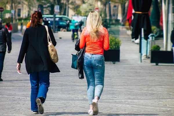 Reims França Abril 2021 Pedestres Caminhando Pelas Ruas Reims Durante — Fotografia de Stock