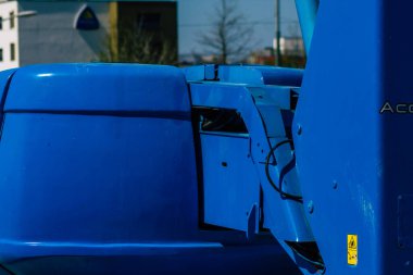 23 Nisan 2021 'de Fransa' yı saran Coronavirus salgını sırasında Reims şehir merkezindeki yeni bir binanın şantiyesinde bulunan makine Fransa 'yı ele geçirdi.