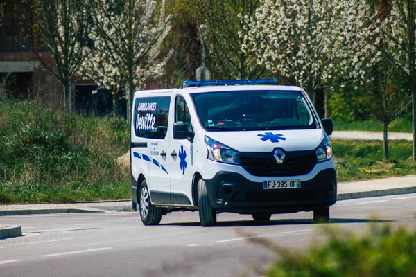 Reims Francia Aprile 2021 Ambulanza Guida Strade Reims Durante Epidemia — Foto Stock