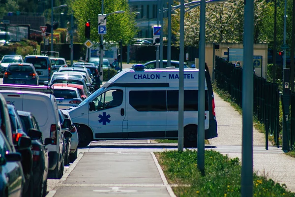 Reims França Abril 2021 Ambulância Dirigindo Pelas Ruas Reims Durante — Fotografia de Stock