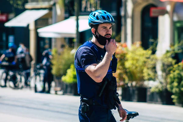 Reims Francia Aprile 2021 Ufficiale Polizia Con Pattuglia Bicicletta Strade — Foto Stock