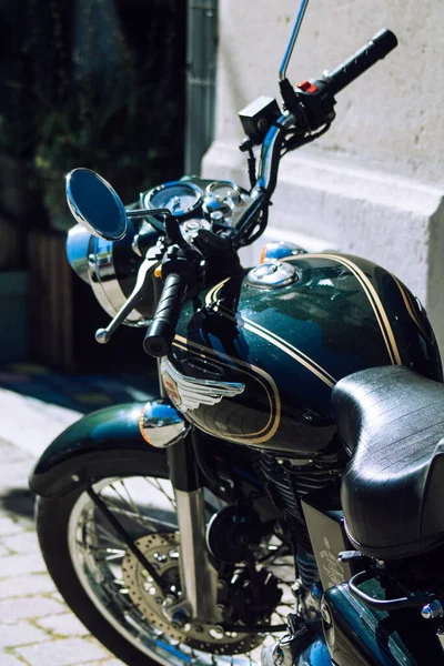 Reims Francja Kwietnia 2021 Royal Enfield 500Cc Motocykl Zaparkowany Ulicach — Zdjęcie stockowe